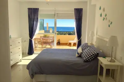 Image de Maison de ville avec vue sur la mer à distance de marche de la plage - 1