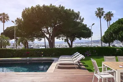 Image de Frgk \"Villa contemporaine sur la Croisette vue mer imprenable piscine privée