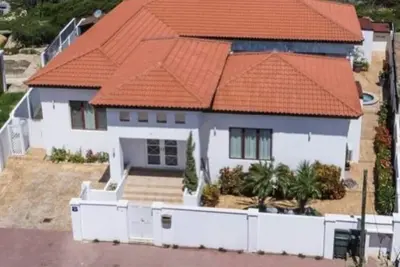 Image de Stunning Large 4 bedroom house in palm beach area