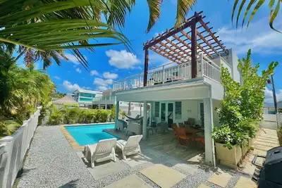 Amazing getaway: Private Pool, Beach, Golf, Rainforest and more!