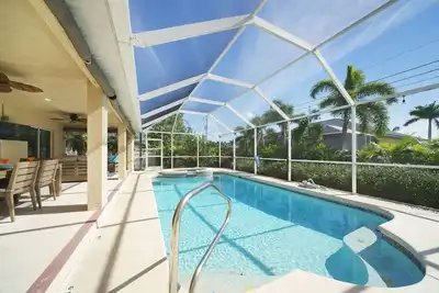 Image de Villa Addison - Saltwater electric & solar-heated pool home, w/Tv on lanai - Swfl Rentals