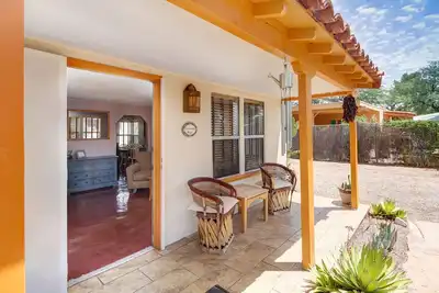 Image de 2 Great Homes on One Sweet Midtown Property