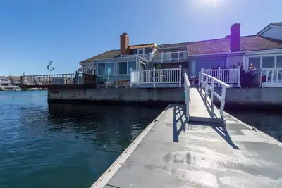 Image de 3 Bedroom Home with Harbor Views and Private Dock!
