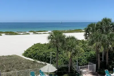 Image de Beachfront Beauty! One bedroom condo sleeps 4.