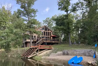 Image de Spacious 'Black Dog Chalet' on Family Friendly Grendel Lake