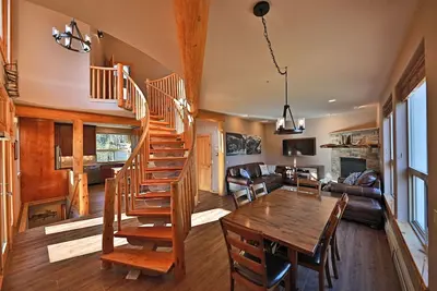 Image de Luxurious Ski Out - 4 bedroom (2 master suites), 4 bath - National Forest Close