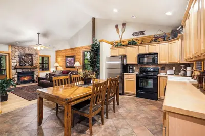 Image de Lovely Log Cabin with Whirlpool Tub in Branson Theatre District