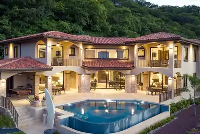 Image de Luxury Home-4 King Master Suites-Heated Pool-Swim Up Bar & Pool Side Game Area