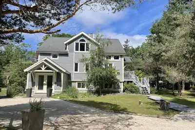 Image de Timber House In The Forest