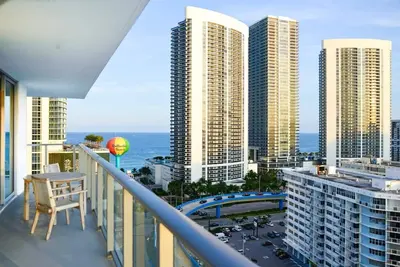 Image de Hyde Beach House - Amazing Bay Views - Unit 909