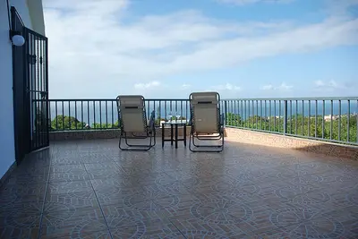 Image de 6bd villa on top of the hill, sea views, pool\/Wi-Fi\/cable Tv\/parking