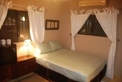 Image de Groundfloor room in quiet residence, pool/WiFi/cable Tv/parking