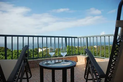 Image de Sea-view room in quiet residence, pool/WiFi/cable Tv/parking