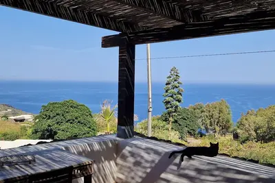 Image de Dammuso spacieux et confortable. . et quelle vue!