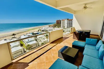 Image de Spectacular 2 Bedroom Condo on Sandy Beach at Las Palmas Resort  B-604