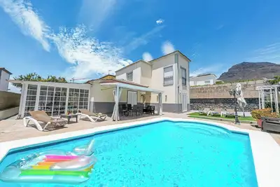 Image de Cozy villa in Madroñal de Fañabe with private pool