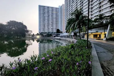 Image de Quiet and Peaceful stay facing directly to the lake with sunset view