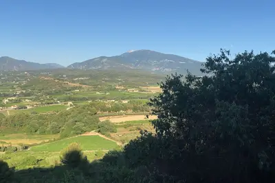 Image de \"La Demeure\" Mas au cœur du village de Crestet (Vaucluse) avec piscine privée.