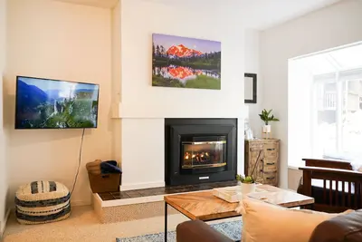 Image de Snowater Resort Condo with Fireplace, Pool, amenities and River access
