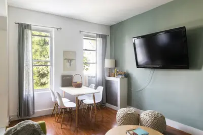 Image de Gorgeous 4 Br apt w. King bed 30 min to Manhattan
