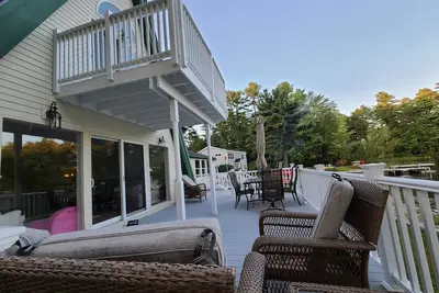 Image de Lakefront house located on Little Sebago lake ~ 2, 500 Sf. Ft.