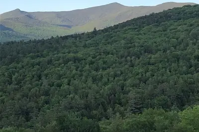 Image de Immaculate home with breathtaking Mountain View