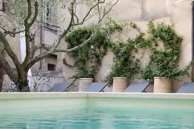 Image de Unique à Uzès! Hôtel particulier avec larges terrasses et piscine