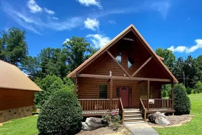 Image de Easy Drive Resort Cabin w/ Hot Tub, Mtn View, and Resort Pool Near National Park