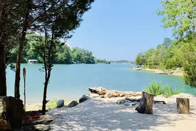 Image de Sleeps 24 -Douglas Lake Access - Boat dock - Game Room - Family Fun!