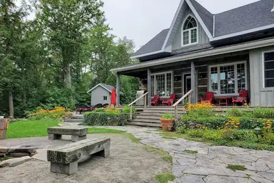 Image de The Cozy Canadian Lake House