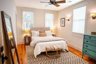 Image de Elegant 2br in Historic Charleston – Walk to CofC & King St