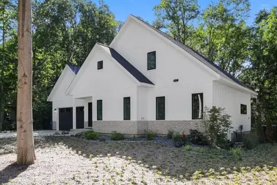 High-End Modern Farmhouse Relaxation in Saugatuck - Close to Downtown