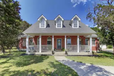 Image de Countryside Manor & Cottage with Pool by Whitetail Rentals