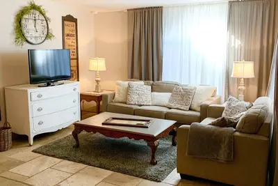 Image de Central Charmer - Gorgeous French Country Style