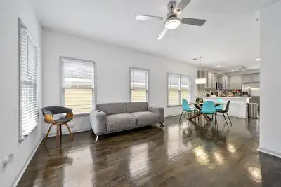 Image de Clean, Renovated And Ready For Your Stay!