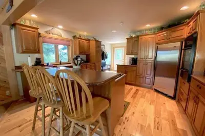 Image de Clarks Fork Crossing- Direct River Access, Large family Cabin!