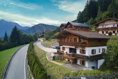 Image de Chalet indépendant avec jardin et vue