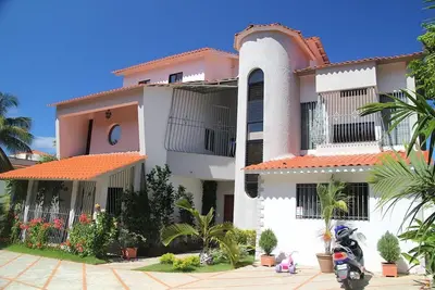 Image de Budget 1bd condo steps from Sosua beach, pool\/Wi-Fi\/Tv\/parking\/Ac