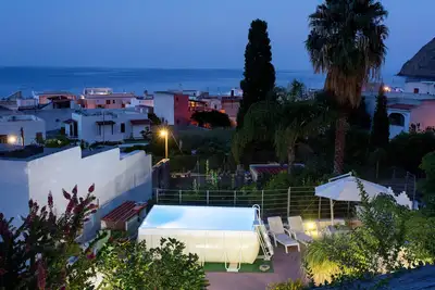 Image de House Grapefruit sea view and pool 2 bed
