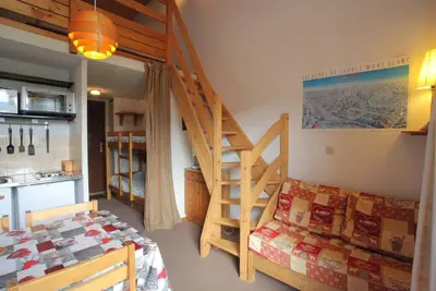 Image de 10m des commerces, 2ème étage, balcon, télévision, casier à ski, 24m², La Toussuire