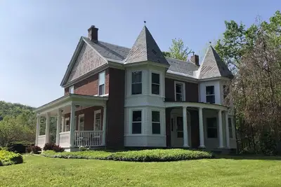 Image de Historic Farmhouse, Quaint Vermont Experience