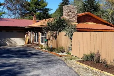 Image de Charming Boone Getaway with Pool, Hot Tub & Mountain Vibes