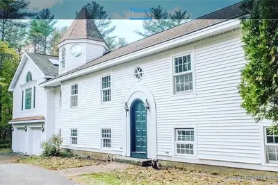 Image de Gorgeous hilltop perch overlooking water