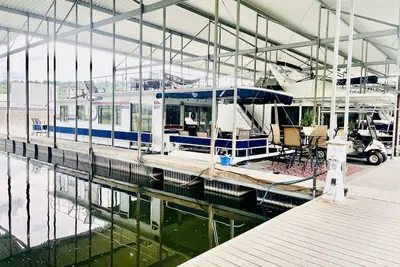 Image de Beautifully Renovated Houseboat on Tennessee River with golfcart!