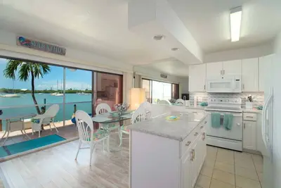 Camp Mango | 2 bed/2 bath condo w/dockage, pool