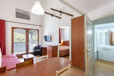 Duplex au calme 7 couchages, balcon sud, parking, piscine couverte, fitness, proche pistes et centre