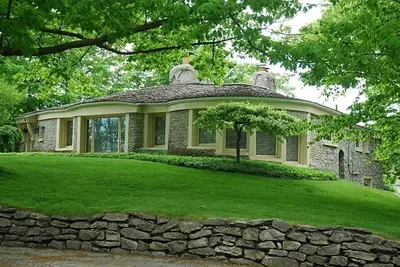 Image de Famous Mushroom House, Earl Young’s Personal Residence overlooking Lake Mi!