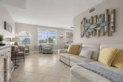 Image de Prime Location! Pets Ok! Waterfront, Heated Pool, Private Balcony! Free Activities! ~ 304 Dockside