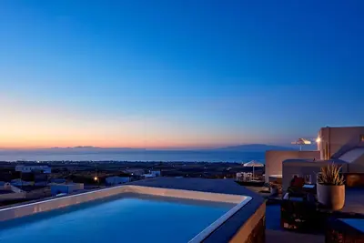 Image de Luxury Santorini Villa | Villa Elysian Pente | Private Pool | 2 Bedrooms | Finikia