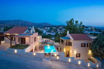Image de Villa de luxe en Crète | Villa Phaistos | 6 chambres (12 personnes) | Piscine | Sivas